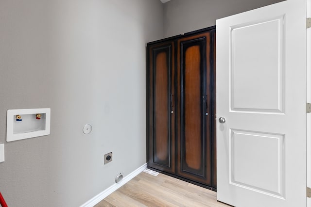 laundry area with gas dryer hookup, washer hookup, hookup for an electric dryer, and light hardwood / wood-style flooring