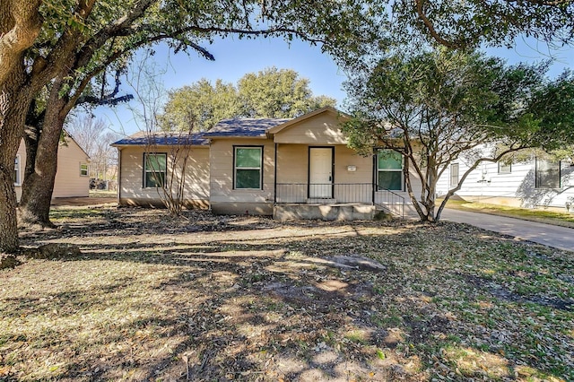 view of front of home featuring a porch