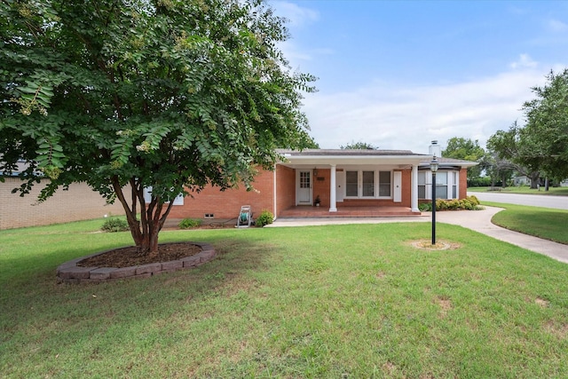 single story home featuring a porch and a front lawn