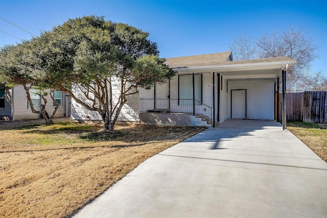 view of front of property with a carport and a front yard