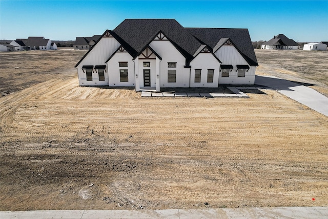 view of modern farmhouse style home