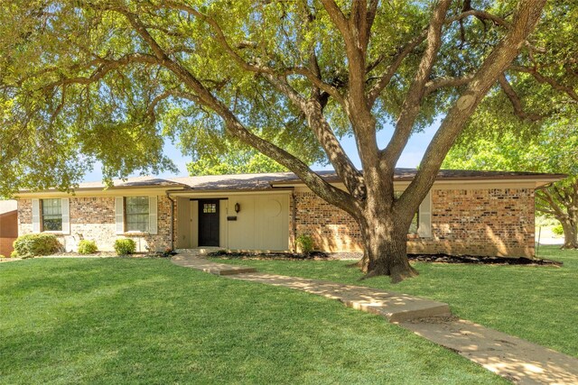 ranch-style home featuring a front yard