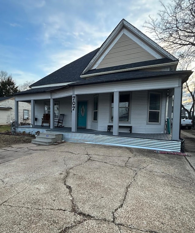 view of front facade with a porch