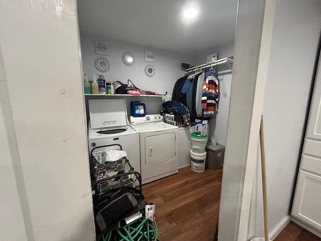 clothes washing area with dark wood-type flooring and washing machine and dryer