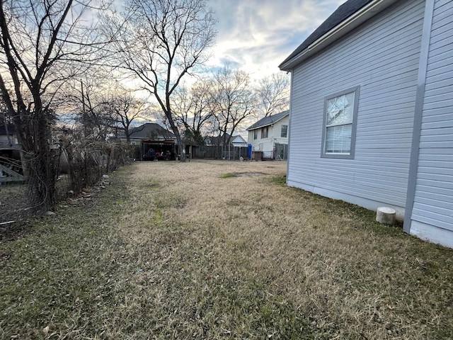 view of yard at dusk