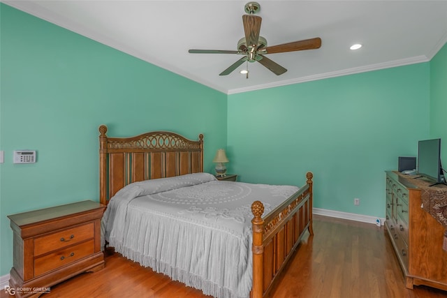 bedroom featuring ornamental molding, light hardwood / wood-style floors, and ceiling fan