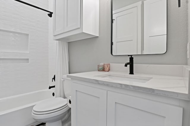 full bathroom with shower / bath combination with curtain, vanity, and toilet
