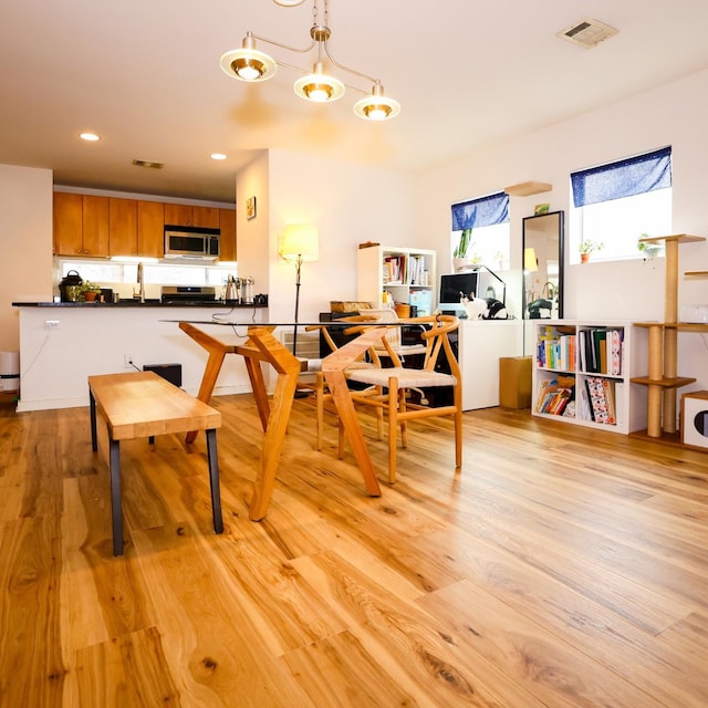 dining space featuring light wood-type flooring, visible vents, and recessed lighting