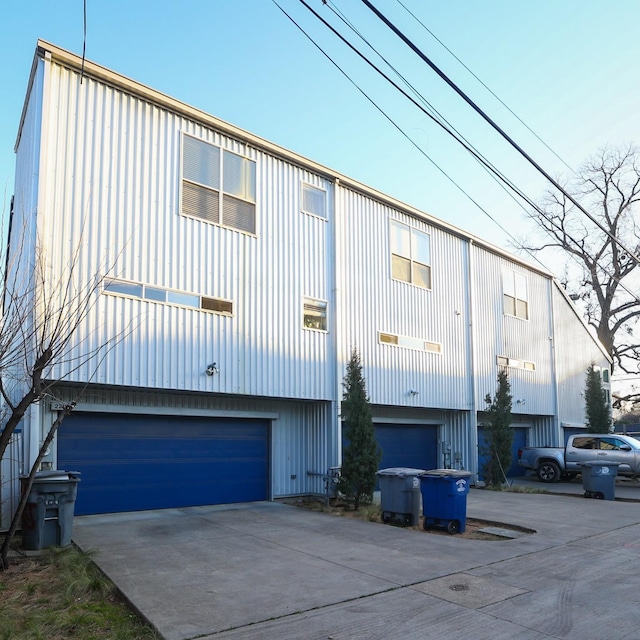 townhome / multi-family property with concrete driveway and an attached garage