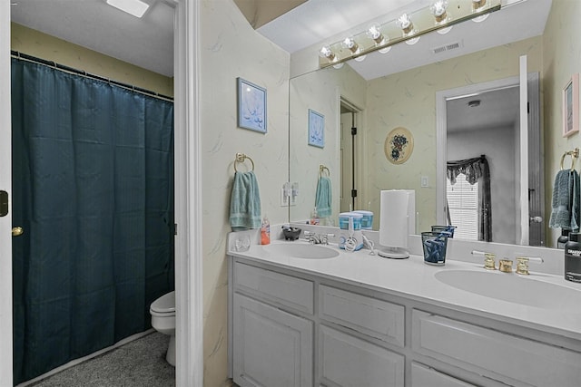 bathroom featuring a shower with curtain, vanity, and toilet