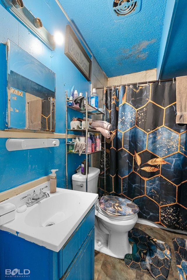 bathroom with vanity, a shower with shower curtain, a textured ceiling, and toilet