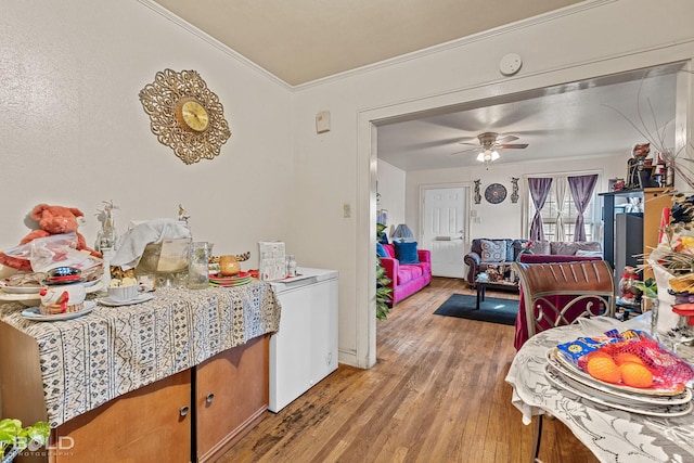 dining room featuring crown molding, hardwood / wood-style floors, and ceiling fan