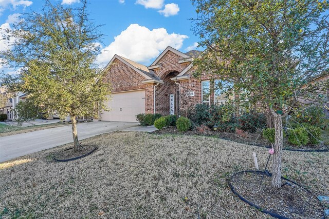 front of property featuring a front lawn