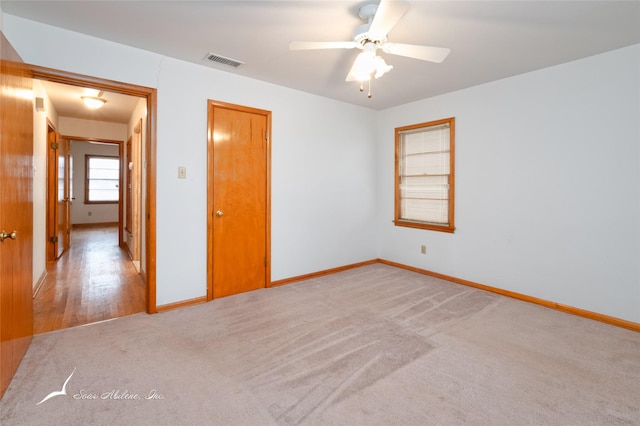 carpeted empty room featuring ceiling fan