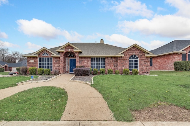 single story home featuring a front lawn