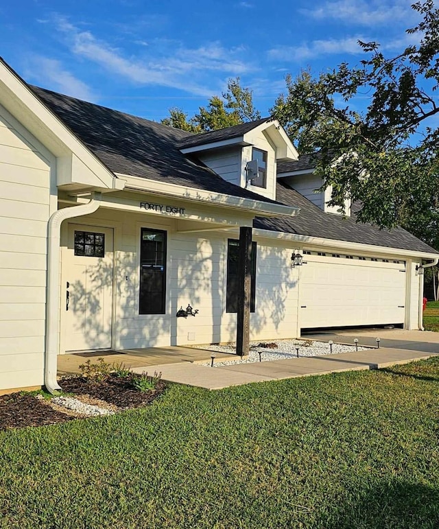 view of front of house with a garage and a front yard