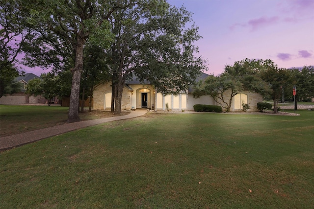 view of front facade with a lawn