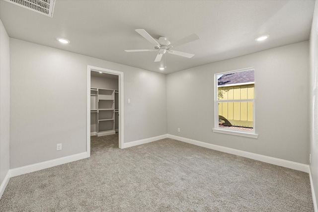 carpeted empty room featuring ceiling fan