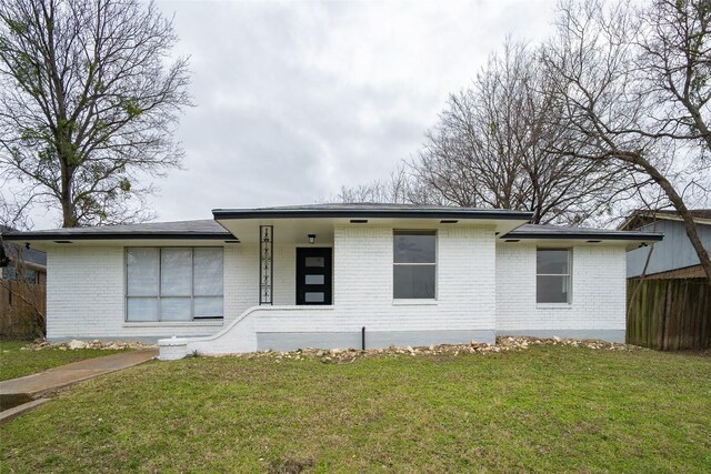 ranch-style home with a front yard