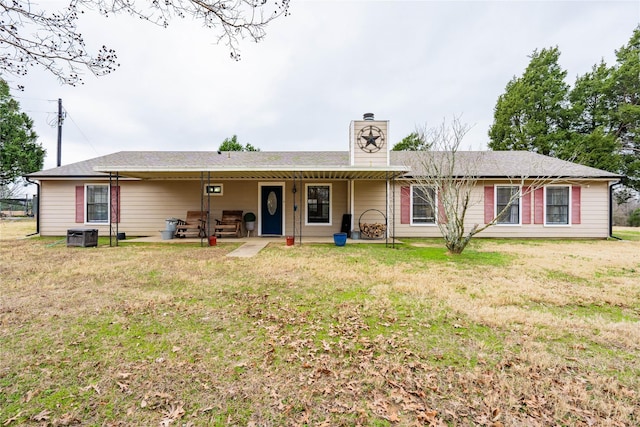 view of front facade with a front yard