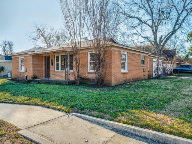 single story home featuring a front lawn