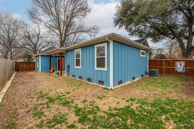 exterior space with cooling unit and a yard