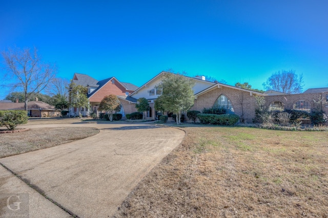 view of front of property with a front yard