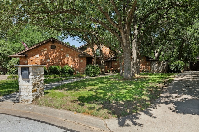 view of front of house with a front yard