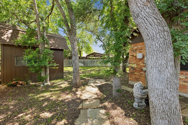 view of yard with a storage shed