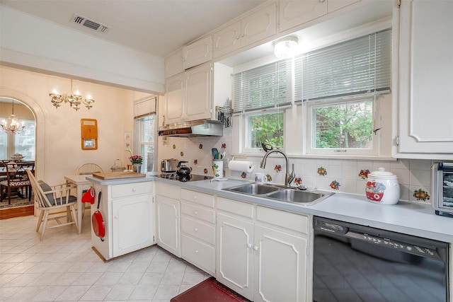 kitchen featuring arched walkways, a peninsula, a sink, black appliances, and an inviting chandelier