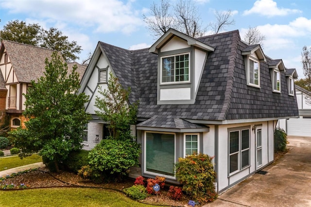 view of front of property featuring roof with shingles and stucco siding