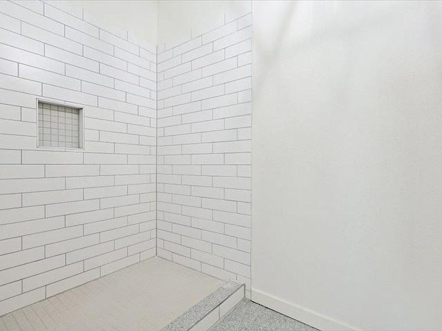 bathroom featuring tiled shower