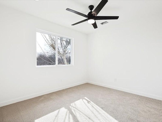 carpeted empty room featuring ceiling fan