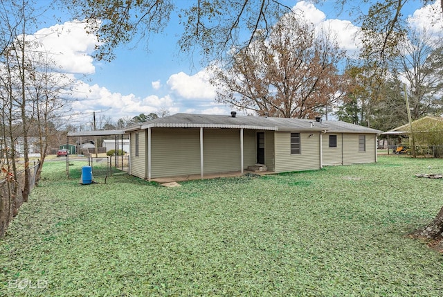 back of house featuring a lawn