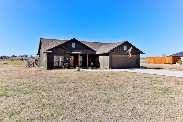 view of front of home featuring a garage and a front yard