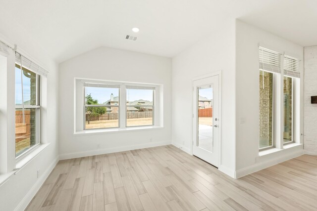 dining space featuring ceiling fan, sink, and light hardwood / wood-style flooring