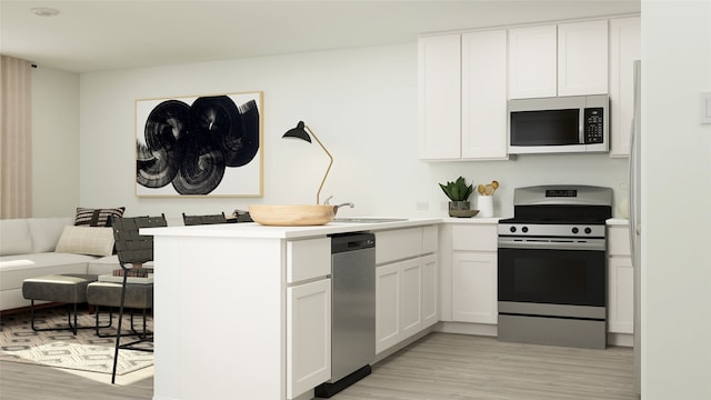 kitchen with sink, stainless steel appliances, light hardwood / wood-style floors, white cabinets, and kitchen peninsula