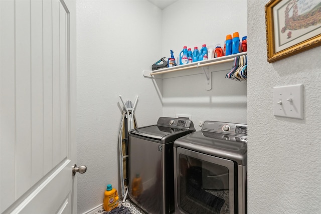 laundry area with laundry area and washing machine and clothes dryer