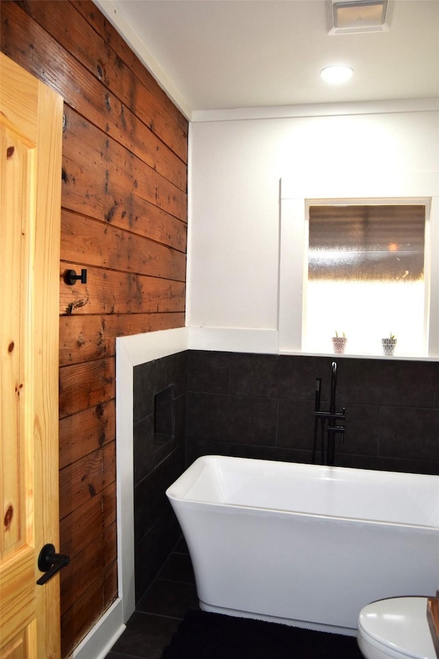 bathroom featuring a bathtub and toilet