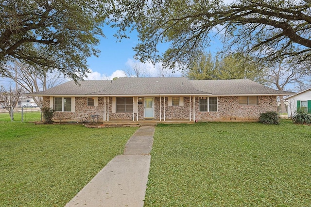 single story home featuring a front lawn