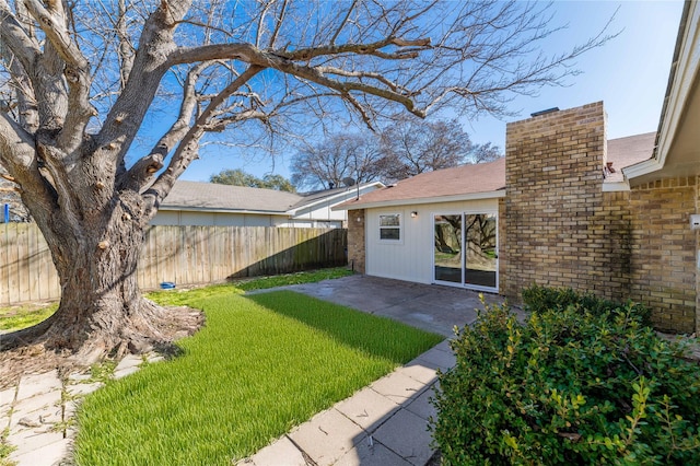 view of yard featuring a patio