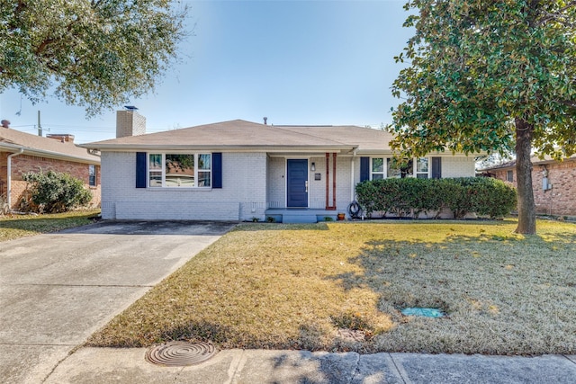 single story home featuring a front yard