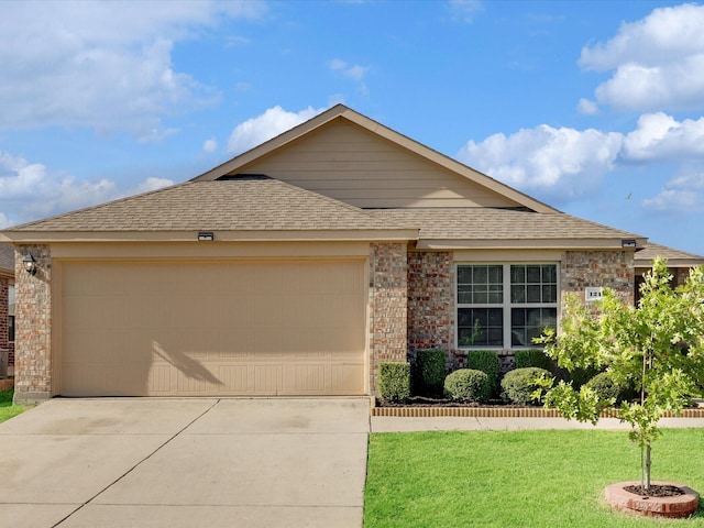 view of front of house featuring a garage and a front yard