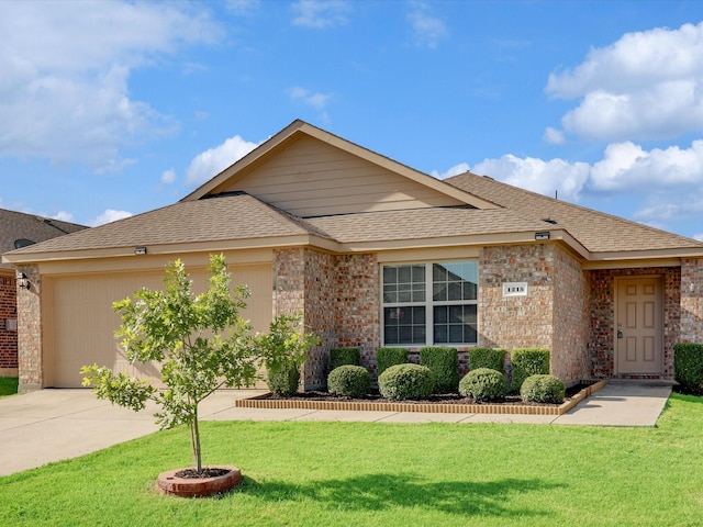 view of front of home featuring a garage and a front yard