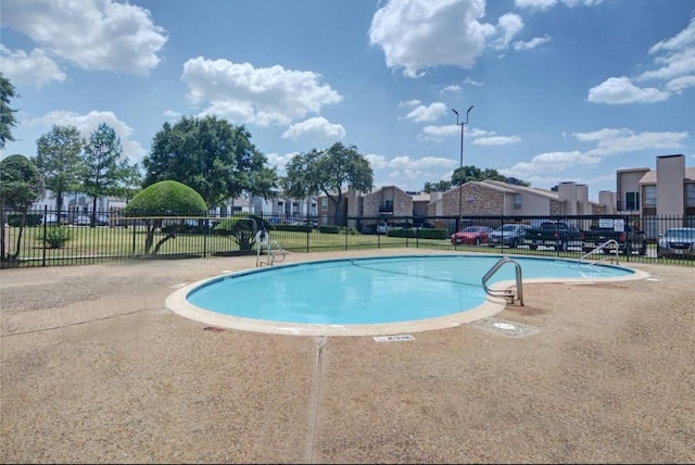 5634 Boca Raton Blvd Unit 210, Fort Worth, TX 76112 - pool featuring fence and a residential view
