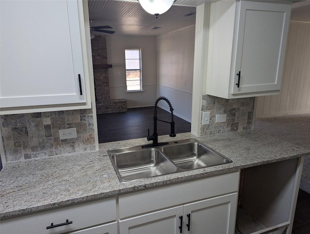 kitchen featuring sink, white cabinetry, tasteful backsplash, hardwood / wood-style flooring, and ceiling fan