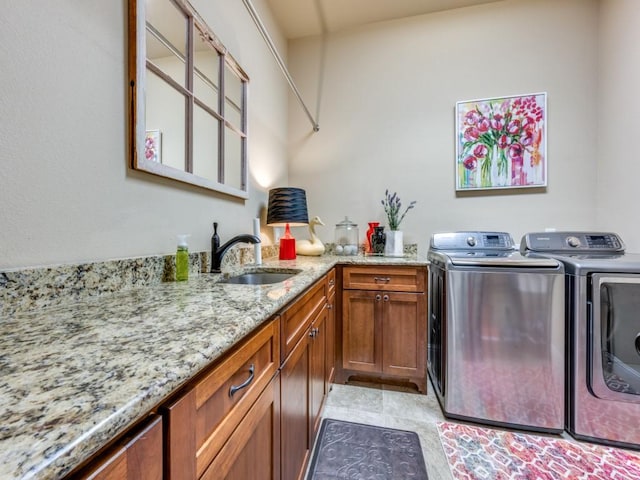 laundry area with cabinets, sink, and washing machine and clothes dryer