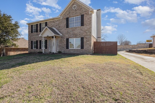 view of front of home with a front lawn