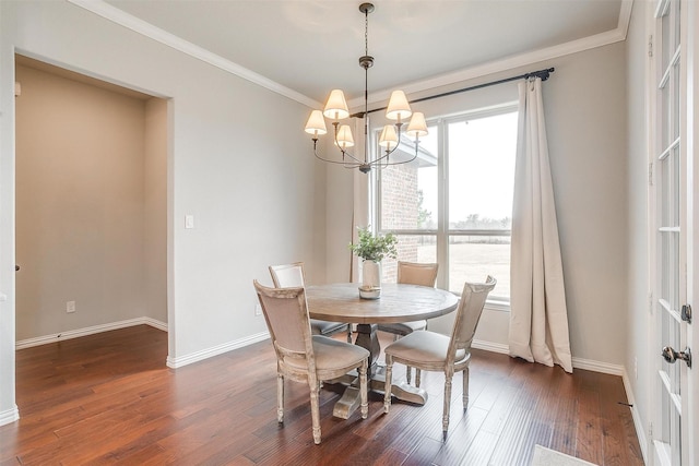 dining area featuring crown molding, dark hardwood / wood-style floors, and an inviting chandelier