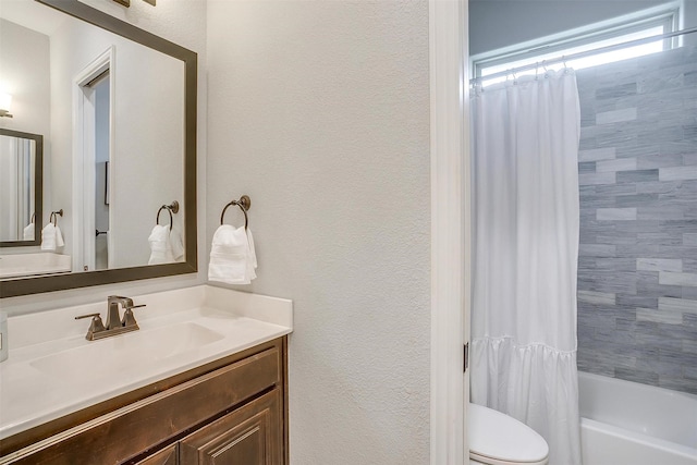 full bathroom featuring shower / bathtub combination with curtain, vanity, and toilet